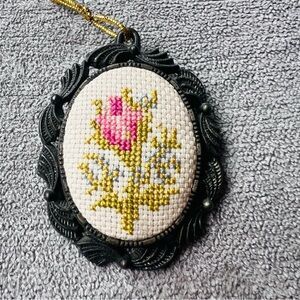 Vintage Cross-Stitch Floral Brooch / Pendant
	•	Size: 2.5” x 2”